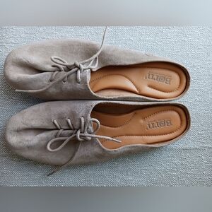 WOMEN'S Size 8.5 BORN BIANCA COMFORT MULES WOMEN'S SHOES IN TAUPE